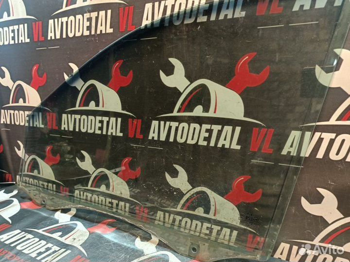 Стекло двери переднее правое Kia Sorento BL D4CB