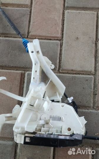 Замок передней правой двери Фольксваген Пассат Сс