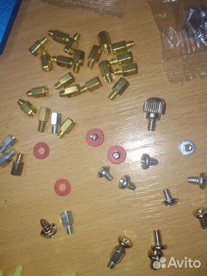 Матер. платы,видеокарты,болты,заглушки,крепление