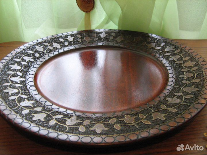 Блюдо красное дерево инкрустация латунью