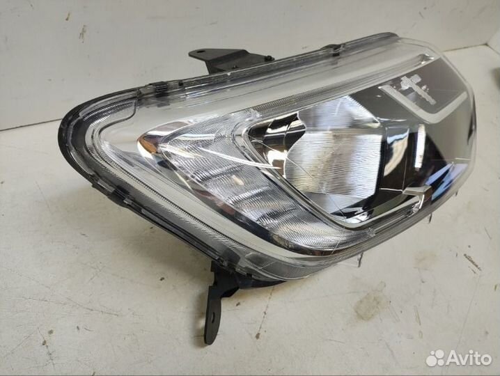 Фара правая Renault Logan 2 2018