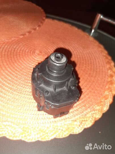 Электродвигатель трехходового клапана