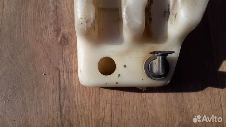 Бачок омывателя №19 mitsubishi Space star 2002