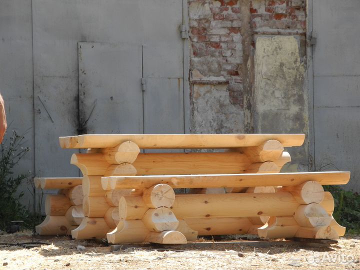 Стол с лавками из оцилиндрованного бревна