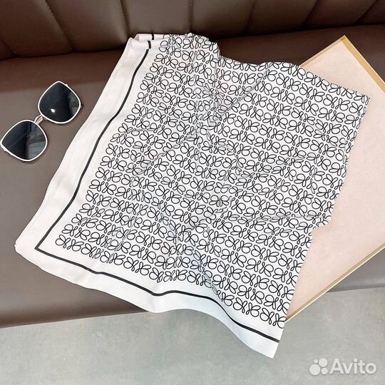 Шелковый платок Loewe