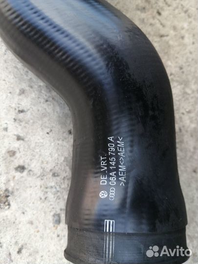 Патрубок Итеркуллера Гольф 4 Октавич 06A145790A