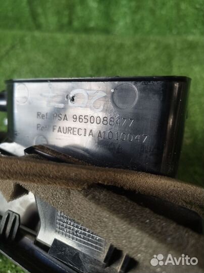 Дефлектор воздушный передний левый Peugeot 207