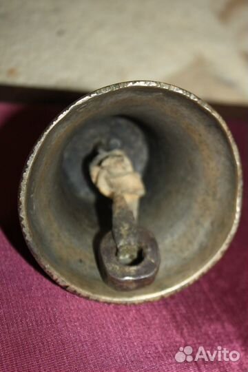 Колокол старинный с пословицей
