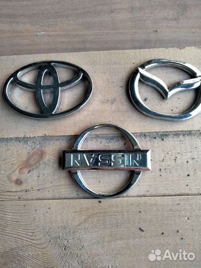 Шильдики, по несколько штук