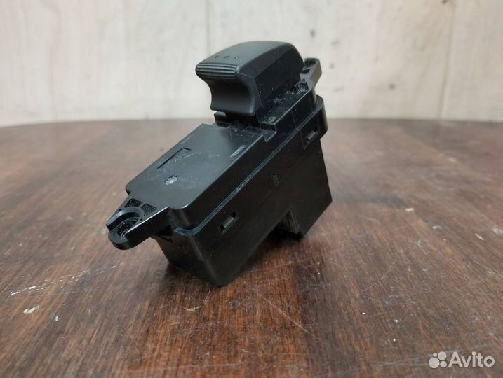 Кнопка стеклоподъемника двери передней правой