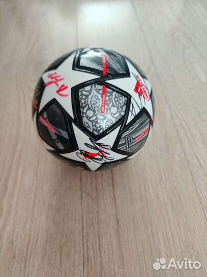 Футбольный мяч с автографами сборной России