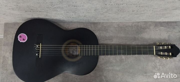 Акустическая гитара черная