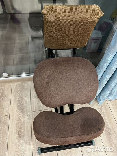 Коленный стул ортопедический со спинкой