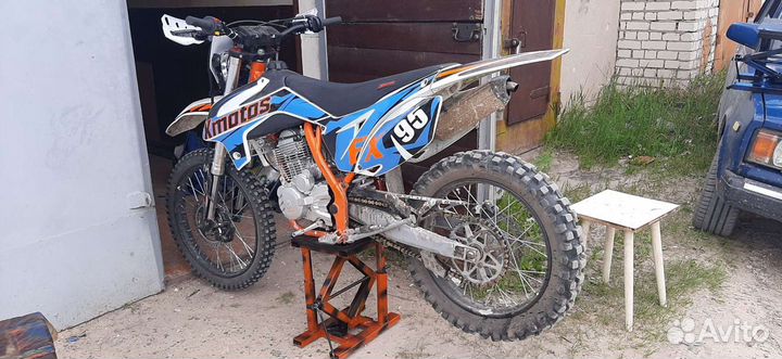 Подставка-домкрат для мотоцикла пит байка