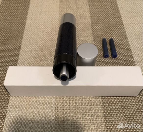 Новая перьевая ручка в подарочном футляре