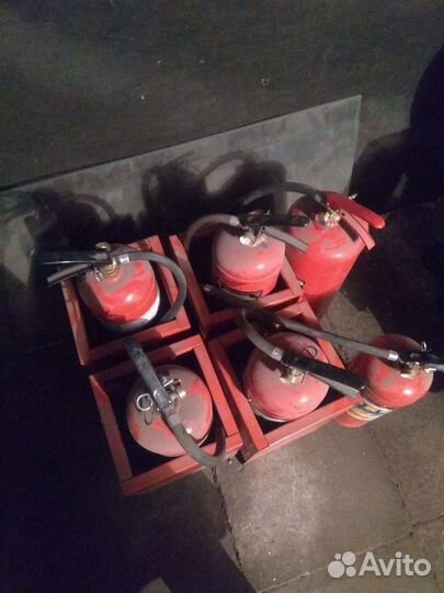 Огнетушители б/у, подставки