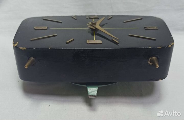 Из СССР настольные часы маяк