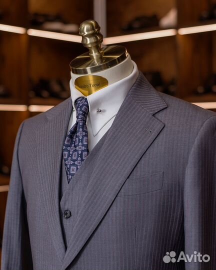Мужской костюм тройка серый