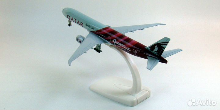 Модель самолета Boeing 777-300ER Qatar Airways 