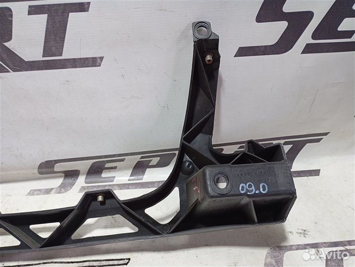 Кронштейн бампера передний Volkswagen Passat B5