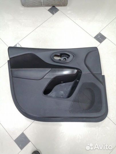 Обшивки дверей комплект Jeep Cherokee KL ED6 2014