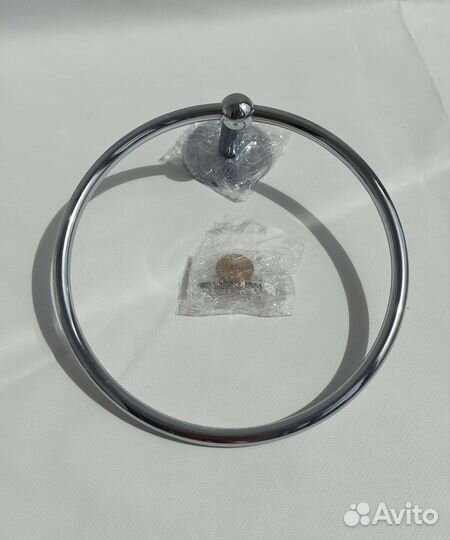 Полотенцедержатель новый