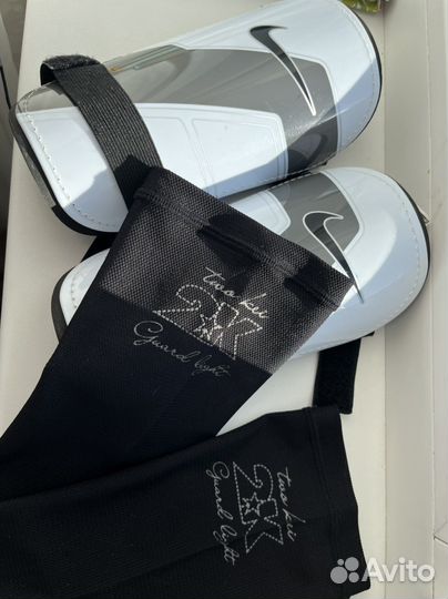 Щитки футбольные nike L