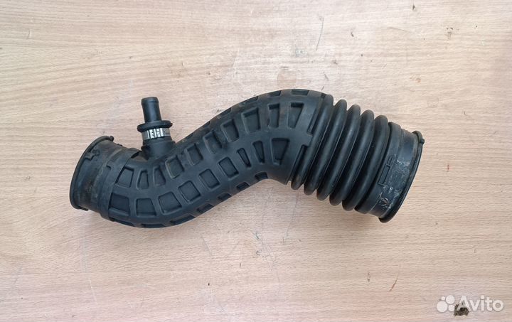 Патрубок воздушного фильтра Nissan X-Trail T31