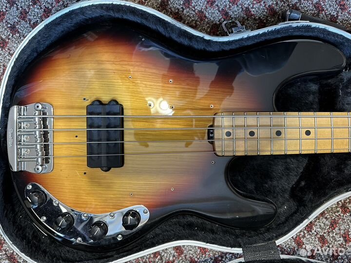 Бас Music Man Stingray 2005