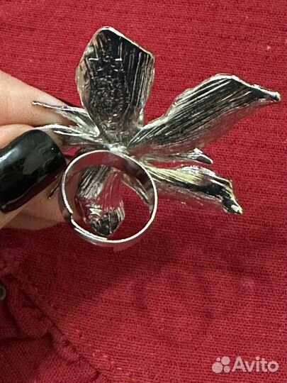 Бижутерное кольцо