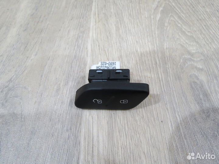 Кнопка центрального замка Volkswagen Polo