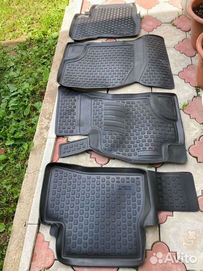 Комплект резиновых полимерных ковриков L.Locker