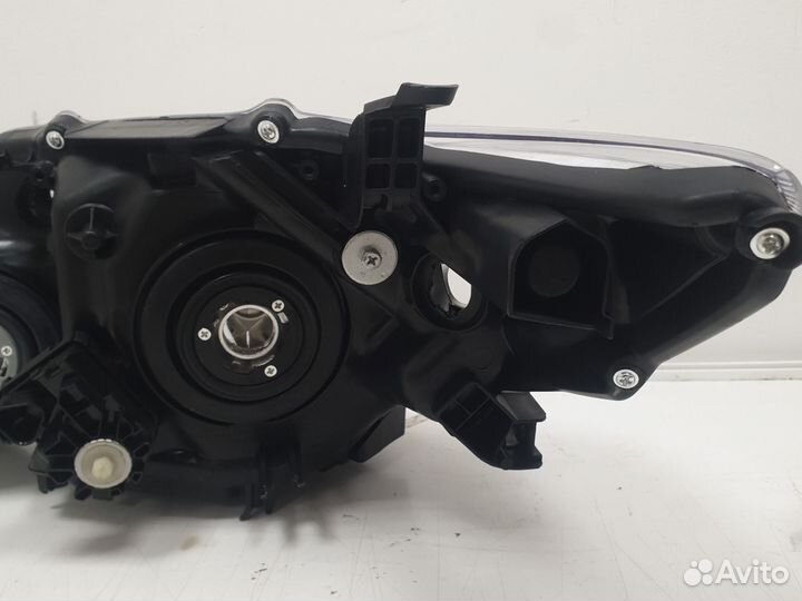 Правая фара Toyota corolla 10-12