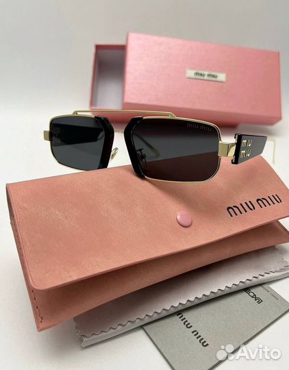 Солнцезащитные очки Miu Miu женские