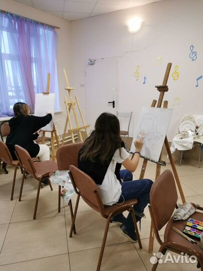 Преподаватель по рисунку и живописи