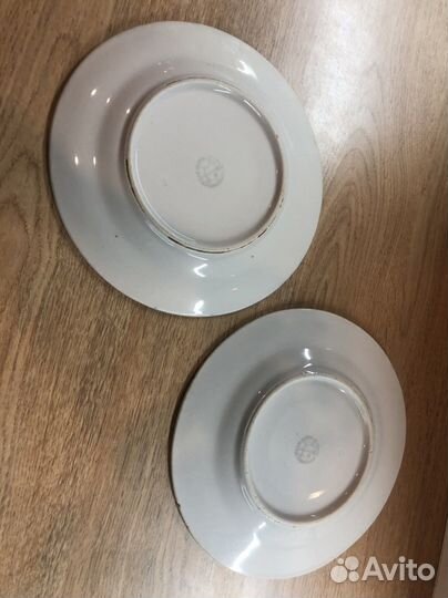 Две тарелки. Красный фарфорист. Р.Ф.Т. Ст. Чудово