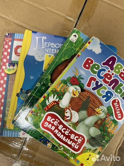 Коробка игрушек для девочек. Bratz,посуда,доктор