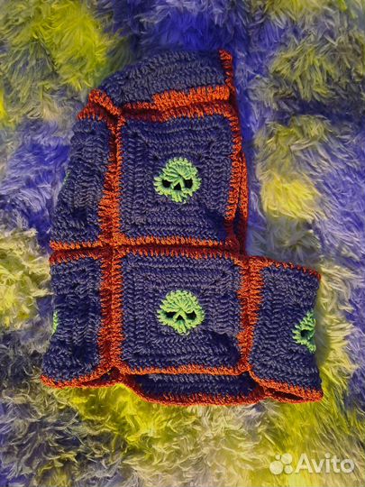 Вязаный капор с черепами, ручная работа