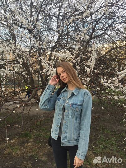 Джинсовая куртка levis