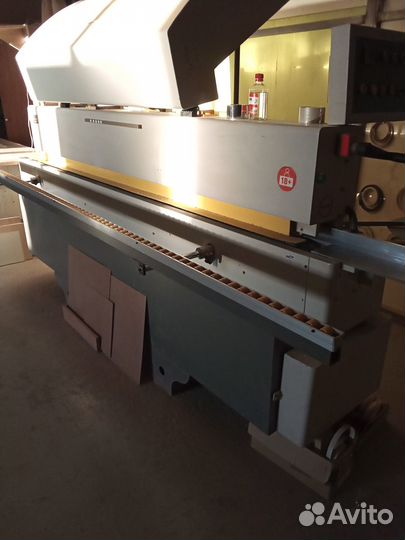 Кромкооблицовочный станок