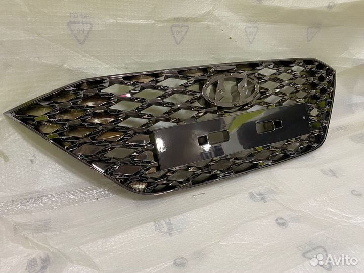 Решетка радиатора hyundai solaris 20- темный хром