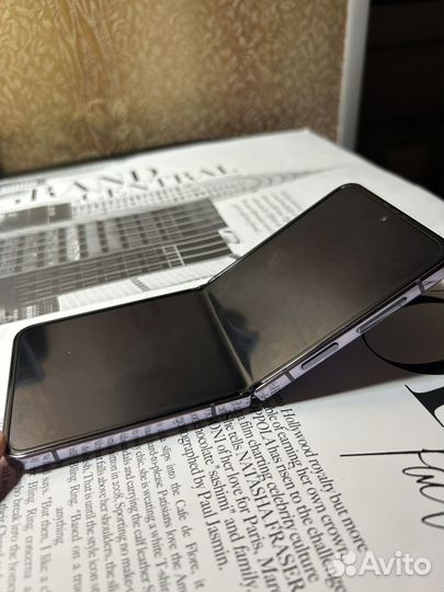 Samsung Galaxy Z Flip4, 8/128 ГБ