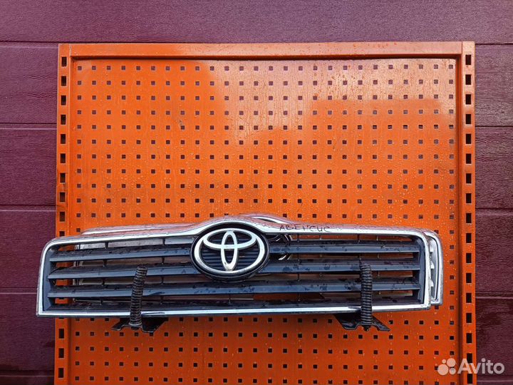Решетка Toyota avensis