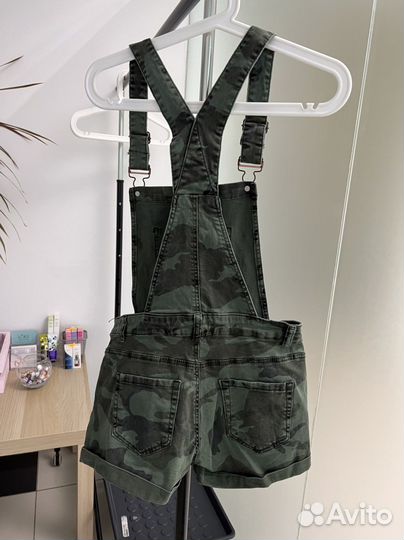 Камуфляжный комбинезон с шортами