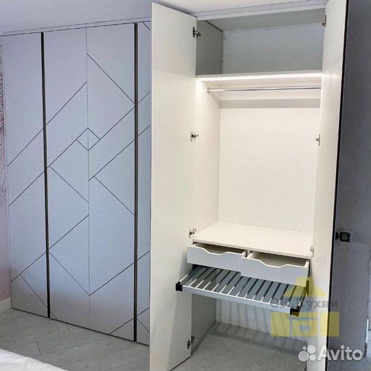 Шкаф с зеркалом