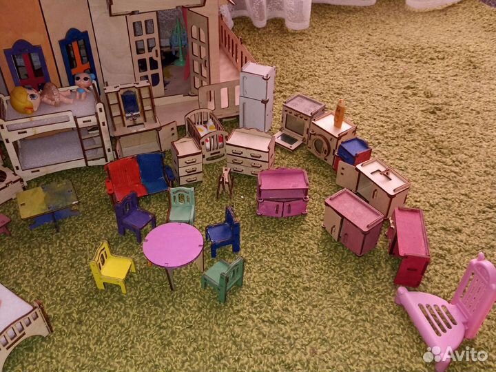 Кукольный домик с мебелью