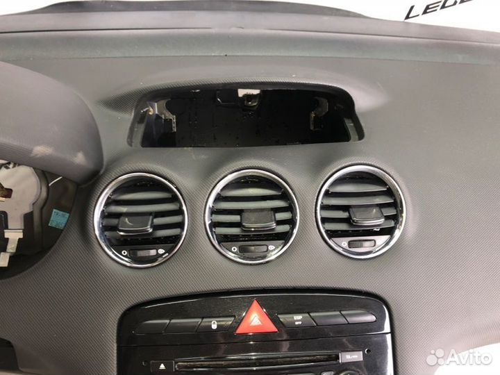 Торпеда Peugeot 308Sw DV6C 2012