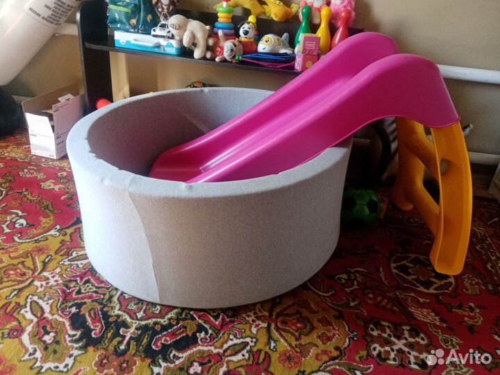 Сухой бассейн с шариками и горкой