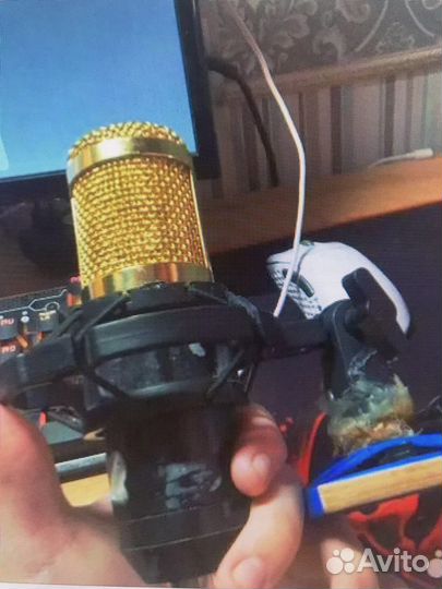 Студийный микрофон