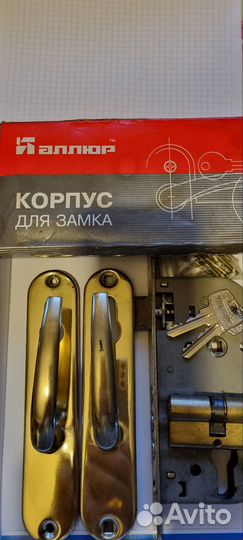 Дверные ручки с защелкой